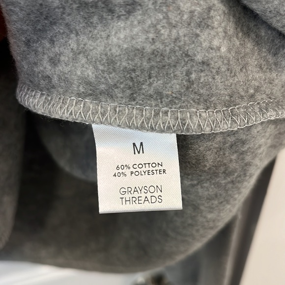 Women's SmileyWorld Love Above All Graphic Sweatshirt Gray M Smiley Company NWT - Picture 11 of 13